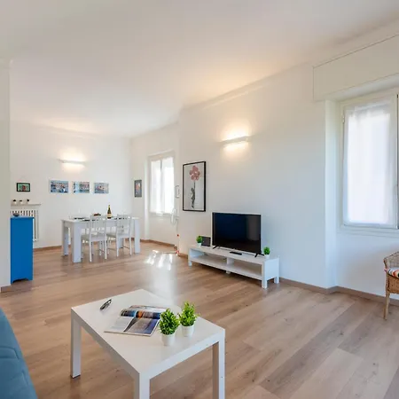 Apartment Flat In - Happy